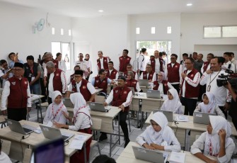 Peserta didik mengikuti program Cek Kesehatan Gratis (CKG) Sekolah pada tahun 2025.