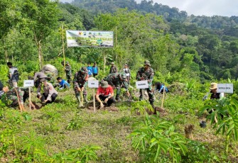 Koramil 0803-09/Saradan Sukses Gelar Penanaman Pohon di Area Wisata Watu Bayang