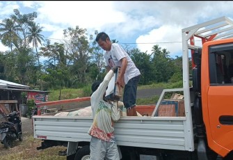 Foto Penyuplaian Material di Posko Satgas TMMD Ke-123 Kodim 1310/Bitung