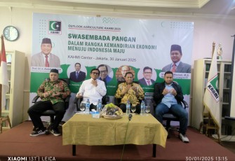 Wakil Menteri Transmigrasi Viva Yoga Mauladi saat menjadi keynote speech dalam ‘Outlook Agriculture KAHMI 2025’ yang berlangsung secara luring di KAHMI Center, Jakarta, dan daring yang diikuti peserta dari berbagai daerah di Indonesia, Kamis (30/1/2025)