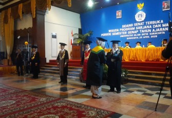 200 Lulusan Sarjana dan Magister Resmi Diwisuda, 171 Raih Predikat Cumlaude