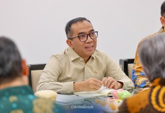 Mendiktisaintek Brian Yuliarto