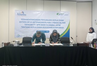 Penandatanganan Perjanjian Kerjasama PT. BPR Nusamba Jatim dengan BPJS Ketenagakerjaan Cabang Blitar Terkait Keagenan Korporasi, Jumat 4 September 2026. (Foto : Klikwarta.com)