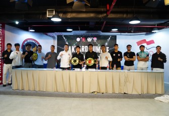 Sebanyak 60 petinju mengikuti timbang badan di lantai 16 Gedung FX Senayan, Jakarta, Sabtu (3/10/2026), terdiri dari 50 mahasiswa dan 10 prajurit TNI