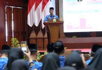 Ketua Umum Dewan Pengurus KORPRI Nasional sekaligus Kepala Badan Kepegawaian Negara (BKN), yakni Prof. Zudan