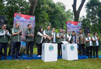 Menteri Ekonomi Kreatif, Teuku Riefky Harsya, menghadiri Townhall Meeting dan Pencanangan Gerakan Nasional Pengembangan Ruang Terbuka Hijau dan Biru (GALANG RTHB), di Tebet Eco Park, Jakarta, Jumat (13/2/2026)