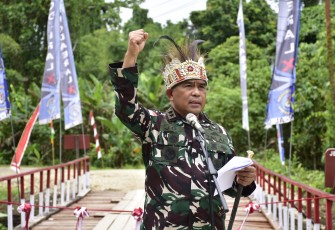 Komandan Kodaeral X Mayjen TNI (Mar) Werijon, M.Han., meresmikan jembatan yang dibangun dalam rangka mendukung program strategis nasional Satgas Darurat Jembatan di Distrik Bonggo, Kabupaten Sarmi, Papua