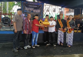 Pembukaan event Kampung Seni Ramadhan yang digelar Sanggar Senthir Nusantara Jaya, di halaman Kantor Disparpora Karanganyar, Sabtu (7/3/2026) sore.