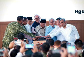 Presiden Republik Indonesia (RI) Prabowo Subianto meresmikan operasionalisasi 1.061 Koperasi Desa/Kelurahan Merah Putih (KDKMP) untuk wilayah Jawa Timur (Jatim) dan Jawa Tengah (Jateng)