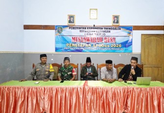 Sinergitas TNI–Polri Kawal Penetapan APBDes 2026 di Desa Kerjo Trenggalek