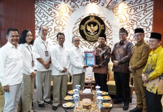 Walikota Bengkulu Dedy Wahyudi didampingi Pj Sekda Kota Bengkulu Medy Pebriansyah dan Plt Inspektur Kota Bengkulu melaksanakan penyampaian Laporan Keuangan Pemerintah Daerah Tahun 2025, di Kantor BPK Perwakilian Provinsi Bengkulu, Jalan Adam Malik KM 8 Kota Bengkulu, Selasa (31/3/2026) /Foto : MC 