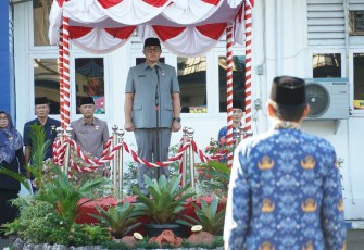 Penjabat Sekretaris Daerah (Sekda) Kota Bengkulu, Medy Pebriansyah, memimpin upacara peringatan Hari Otonomi Daerah ke-30 Tahun 2026 yang digelar di halaman Kantor Wali Kota Bengkulu, Bentiring, Senin (27/4/2026) /Foto : MC