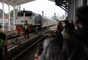 7 Stasiun Tersibuk Daop 2 Bandung Selama Angkutan Lebaran, Bandung dan Kiaracondong