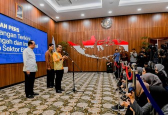 Menteri ESDM, Bahlil Lahadalia saat meberikan keterangan pers usai memimpin Sidang Anggota DEN ke-1 Tahun 2026.
