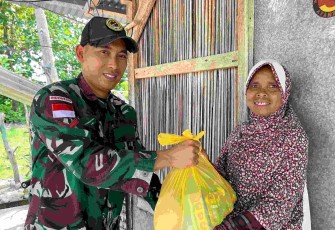 Peduli sesama berbagi sembako di perbatasan 