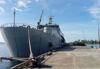 KRI Teluk Palu-523 sandar di dermaga Tawiri Kota Ambon, Rabu (14/1)