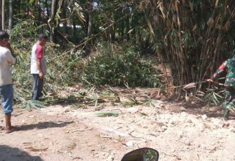 Potong bambu di wilayah desa binaan 