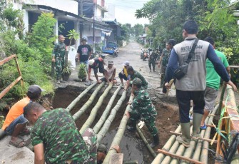 Jembatan ambrol di wilayah desa binaan 