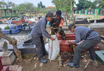 Pembersihan TPU wilayah desa binaan 