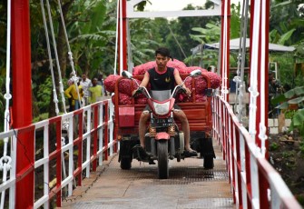 Jembatan kabel pancang di desa Bagorwetan, Kecamatan Sukomoro, Kabupaten Nganjuk