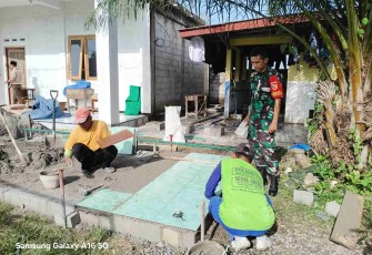 Gotong royong bangun sarana olahraga 