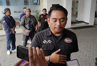 Kasi Intel Kejari Batu, Wisnu Sanjaya memberikan keterangan pers, Selasa (7/4)