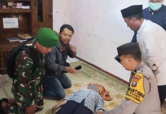 Evakuasi korban gantung diri di wilayah desa binaan 