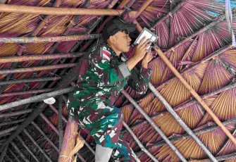 Lampu panel surya Yonarmed 12 Kostrad