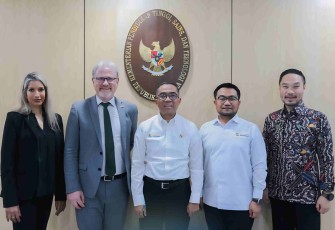 Mendiktisaintek Brian Yuliarto