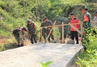 Dansatgas TMMD Ke-128 Kodim Trenggalek Letkol Inf Isnanto Roy Saputro