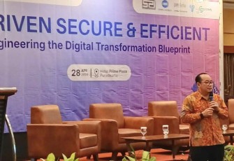Sekretaris Jenderal APTIKNAS, Fanky Christian, saat menyampaikan paparan dalam workshop “AI Driven Secure & Efficient: Engineering the Digital Transformation Blueprint” di Hotel Prime Plaza Purwakarta, 28 April 2026.