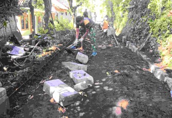 Pengerjaan paving Dusun Klagin