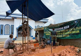 Pengerjaan sarana air bersih di Cigudeg