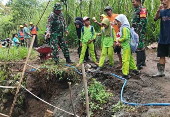 Edukasi siswa menghadapi musim hujan