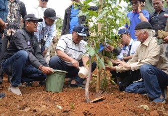 Menteri LH Mohammad Jumhur Hidayat