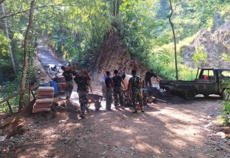 Pengerjaan rabat jalan di Desa Sukorejo