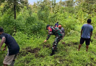 Kerja bakti bersihkan lingkungan
