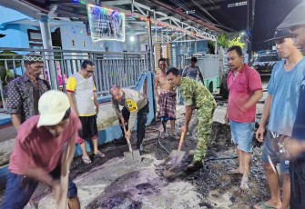 Kerja bakti bersama warga Desa Brabe