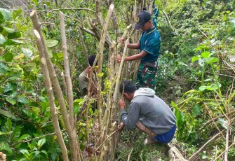 Karya bakti bersama warga perbatasan