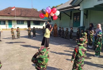 Ketua Persit KCK Cab. XV Latih Kekompakan