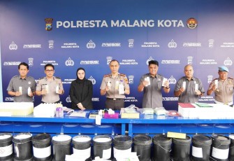 Kapolresta Malang Kota Kombes Pol Putu Kholis saat konferensi pers, Kamis (16/7)