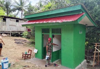 Pengerjaan rehab MCK di Kampung Sesor