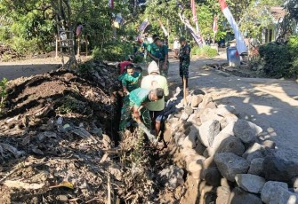 Pengerjaan saluran irigasi di dusun Lembenah