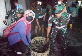 Karya bakti pembersihan massal 