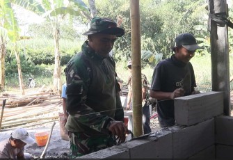 Pengerjaan RTLH milik ibu Ety