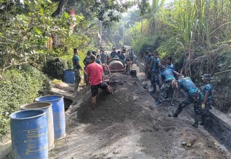 Gotong royong percepat rabat beton
