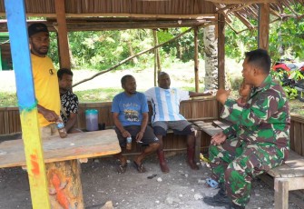 Keakraban bersama warga Kampung Sesor