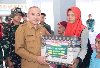 Paket sembako Pemkab Lumajang untuk warga Desa Ledok Tempuro