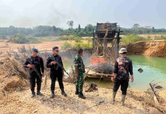 Polda Riau 525 Rakit Dimusnahkan di Kuantan Singingi