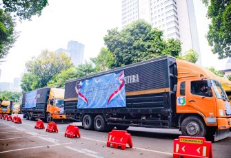 Pelepasan 12 truk bantuan kemanusiaan Polda Metro Jaya untuk masyarakat terdampak gempa Flores, Senin (17/8)